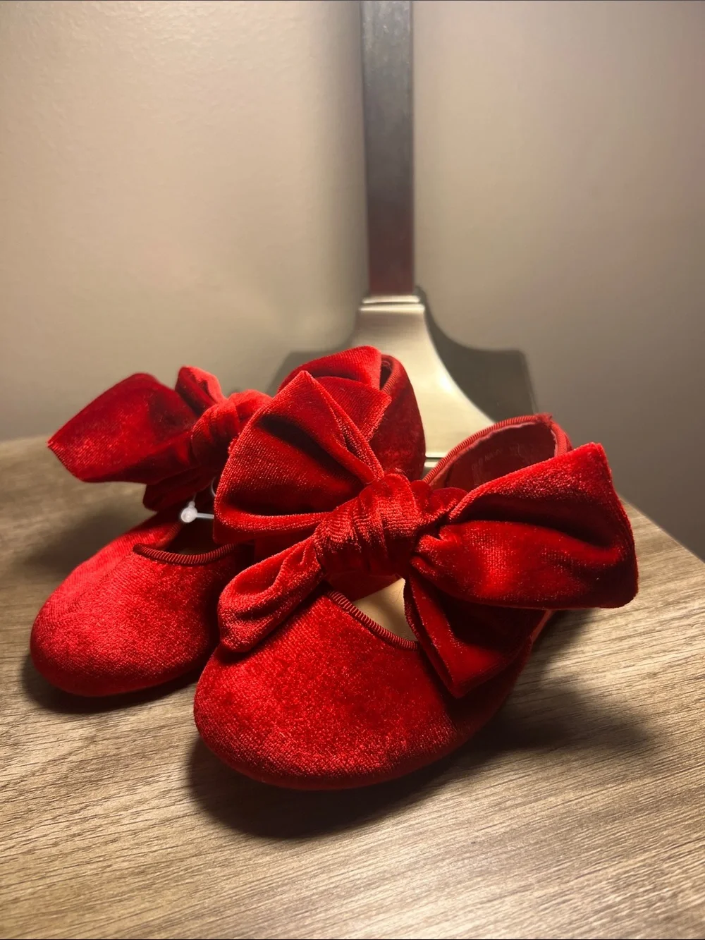 Old Navy Red Velvet Bow Slip-On Ballet Flat for Kids stock (39)